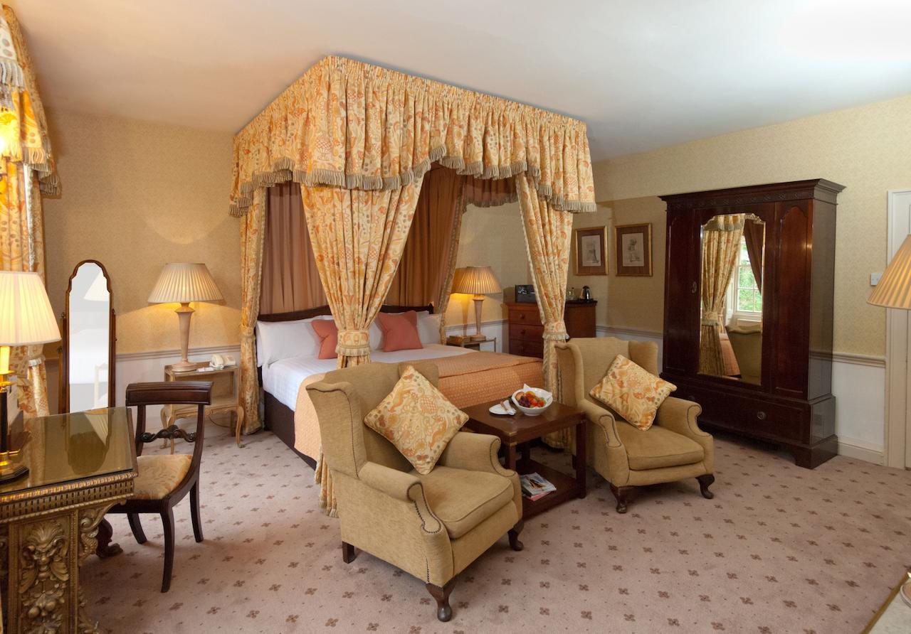 We Accept Pets Pet Friendly Hotels, B & Bs, Self Catering Holiday Cottages and Campsites in